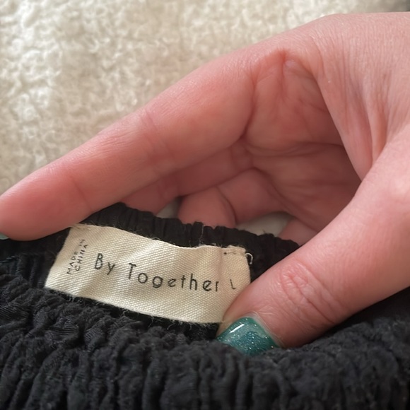 By Together Cropped Blouse - Picture 4 of 5